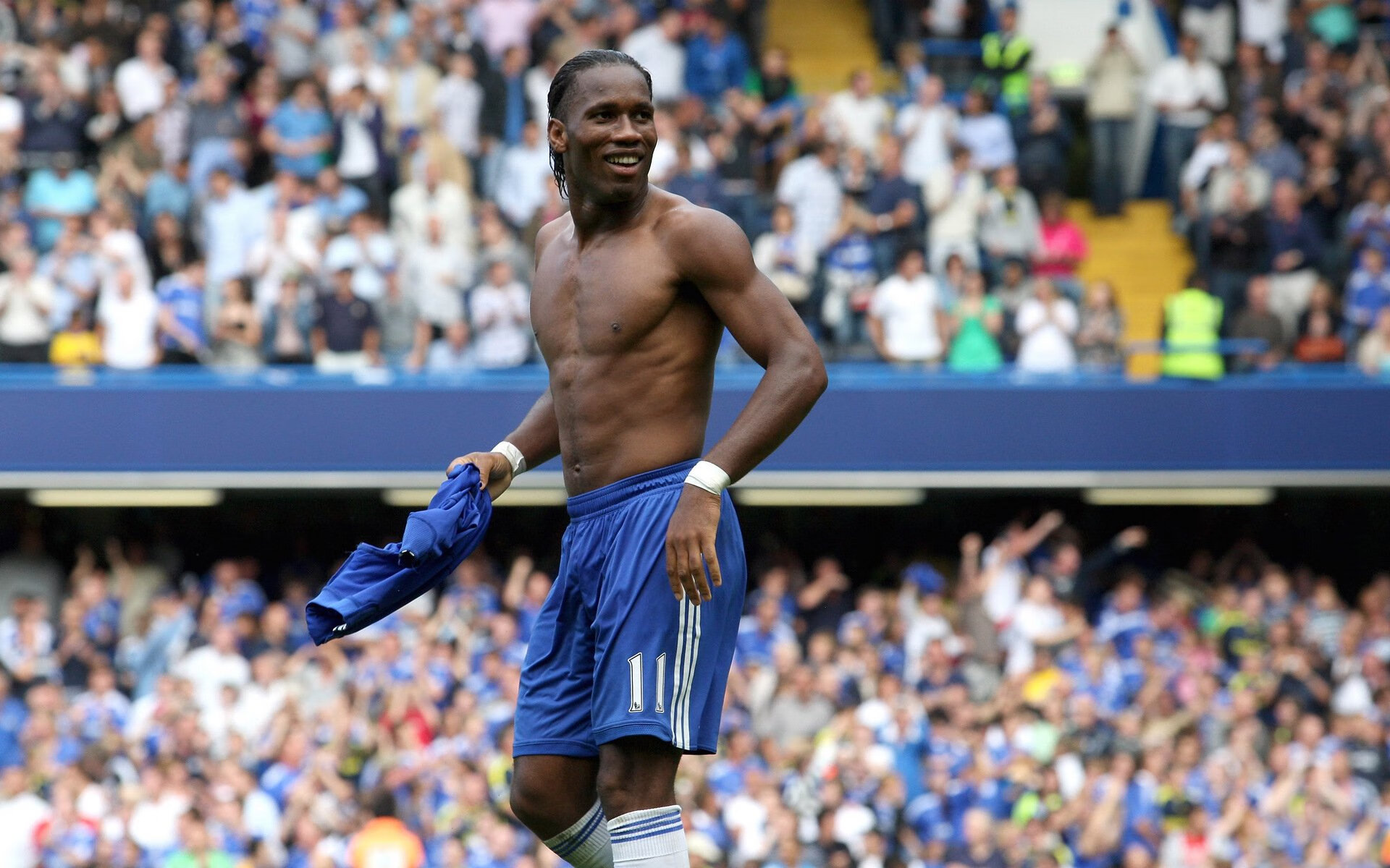 kering.com-达米恩·麦肯齐：凭借高效的跑动和敏捷的脚步，成为全黑队进攻的关键  第1张