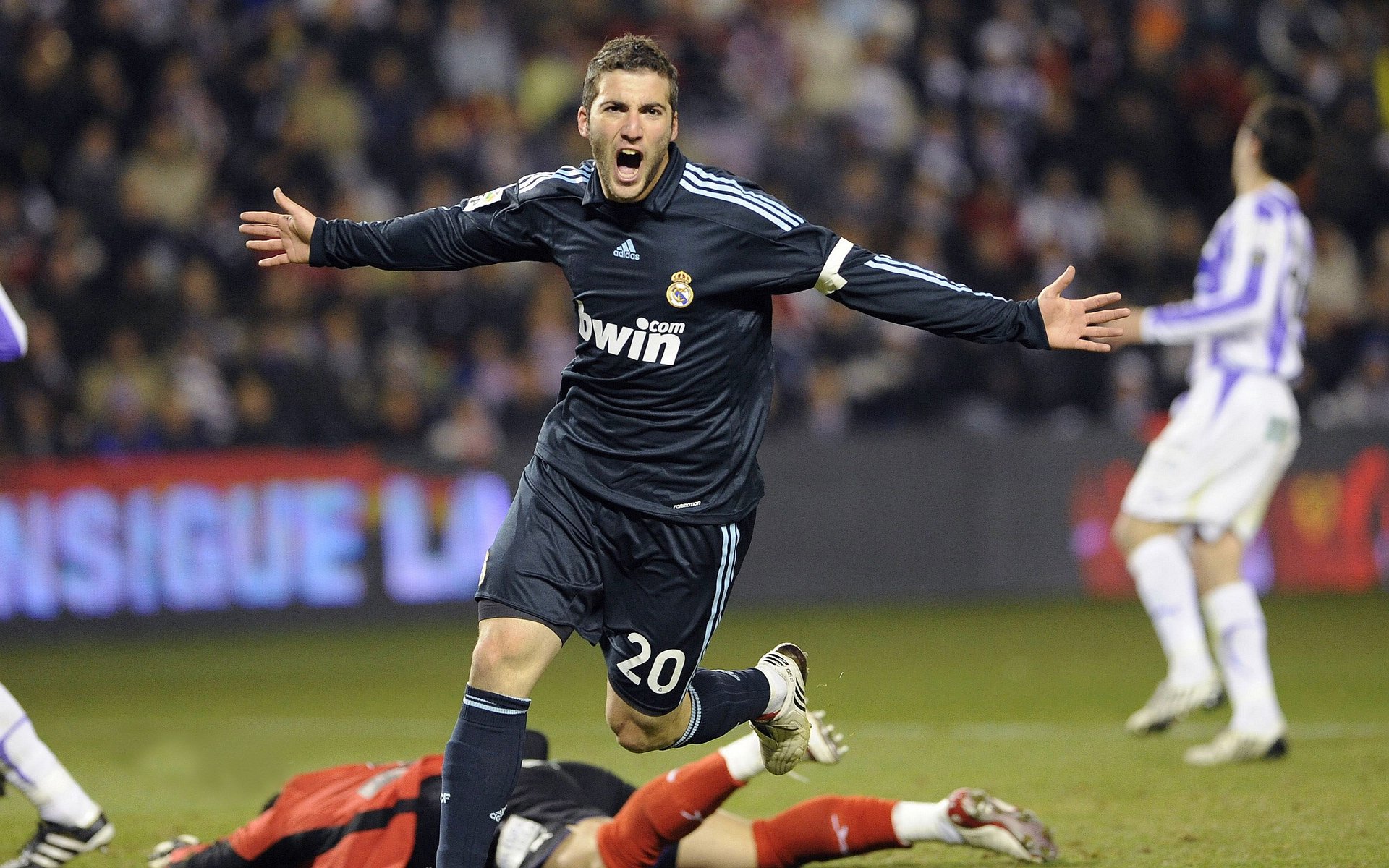 开云体育网页版-“足球+健康”理念在全国基层广泛传播,运动全民化深入人心,足球运动在全民健身中的意义